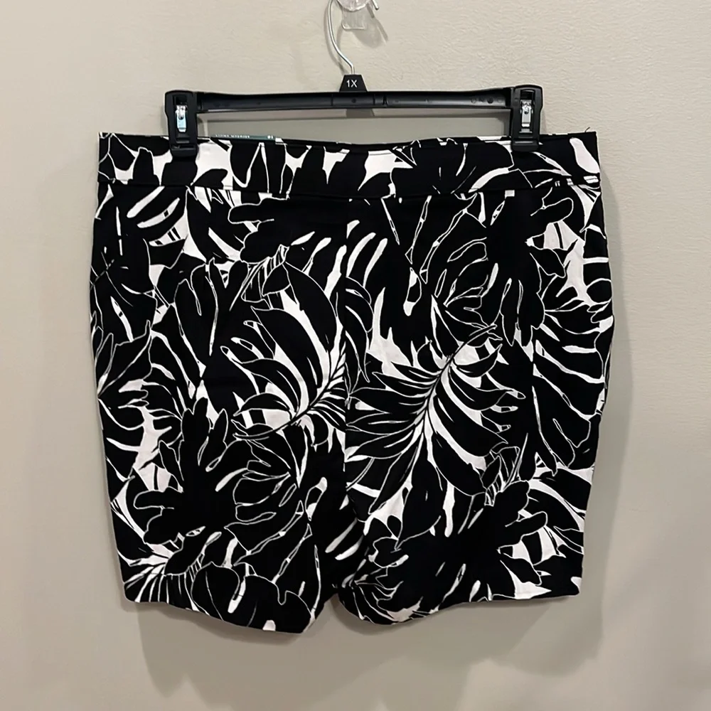 Rafaella Stretch Short Black and White - Picture 4 of 6